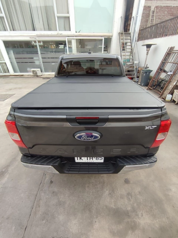 Tapa trifold o tapa plegable dura