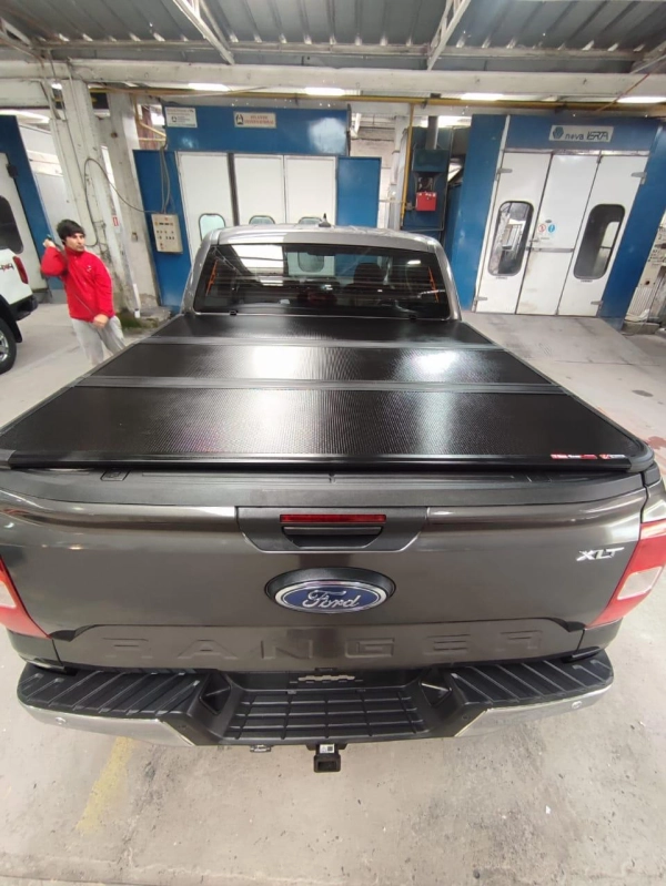 Tapa trifold o tapa plegable dura